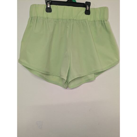 Halara High Waisted Dolphin Hem Casual Shorts 2" Green Size Small NWT - Picture 4 of 9